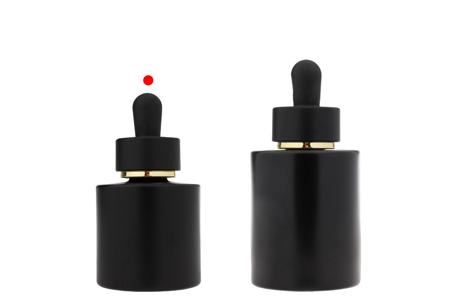 Mat crna staklena bočica od 30 mL sa mat crnom pipetom sa zlatnom linijom i drenažnim elementom-grupa_slika