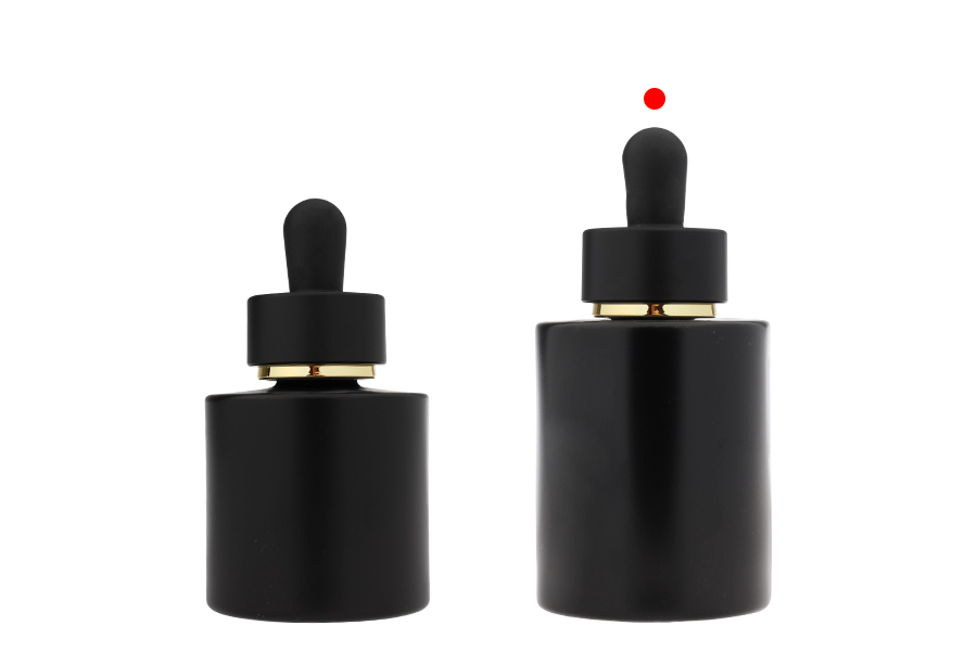 Mat crna staklena bočica od 50 mL sa mat crnom pipetom sa zlatnom linijom i drenažnim elementom-grupa_slika
