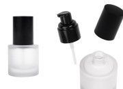 Bočica od peskiranog stakla od 30 mL sa crnom pumpicom za kreme i crnim mat poklopcem-slika_proizvoda