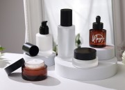 Staklena teglica od 50 mL sa crnim mat zatvaračem (sa unutrašnjom zaptivkom) i plastičnim međupoklopcem-grupa_slika