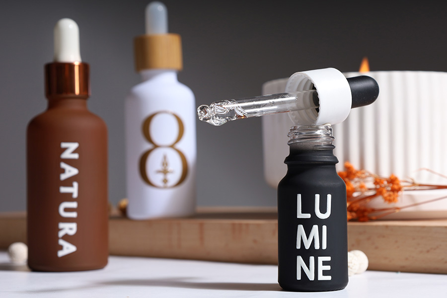 Staklena bočica od 50 mL za etarska ulja sa PP18 grlom u različitim bojama, gumirana-grupa_slika