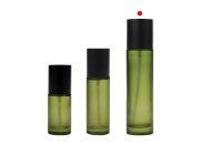 Staklena zelena mat bočica 100mL sa pumpicom za kreme i mat crnim poklopcem-grupa_slika