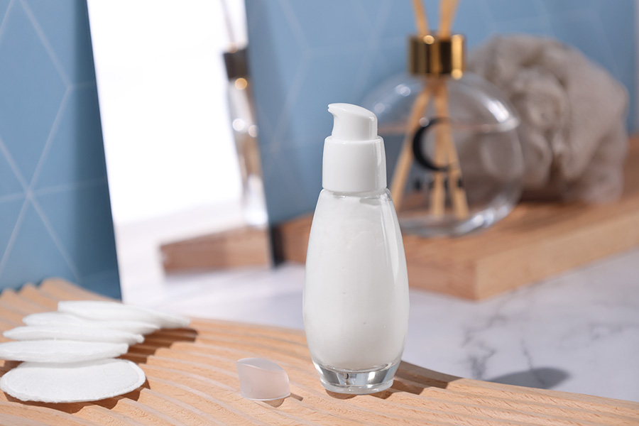 Staklena bočica 50mL sa belom plastičnom pumpicom PP18-grupa_slika