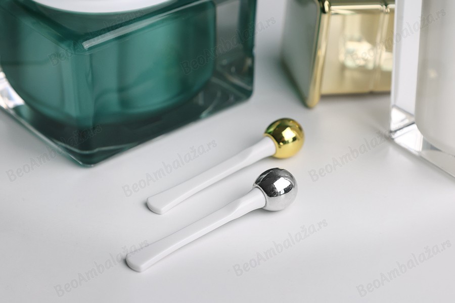 Plastična spatula za kremu 57 mm sa okruglim srebrnim ili zlatnim metalnim vrhom-grupa_slika