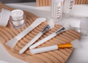 Silikonska spatula - četkica 159 mm za kremu, sa srebrnim detaljima  i sa plastičnom drškom  Silikonska spatula - četkica 159 mm za kremu, sa srebrnim detaljima  i sa plastičnom drškom