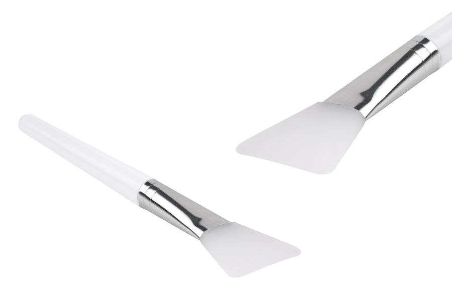 Silikonska spatula - četkica 159 mm sa plastičnom drškom za kremu i sa srebrnim detaljima Silikonska spatula - četkica 159 mm sa plastičnom drškom za kremu i sa srebrnim detaljima