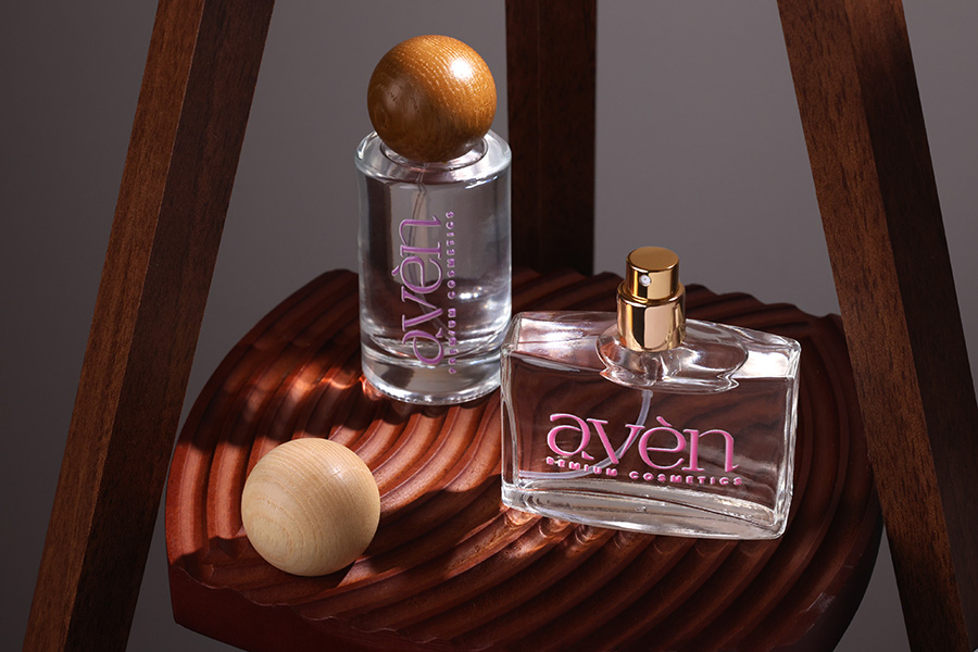 Sprej sa tamnim drvenim okruglim (malim) poklopcem za parfemske bočice sa sigurnosnim Crimp zatvaranjem od 15 mm-grupa_slika