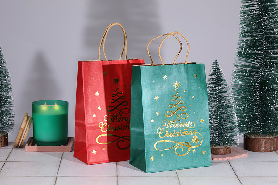 Božićne papirne poklon kese dimenzija 150x75x210 mm sa trakom - 24 kom-grupa_slika