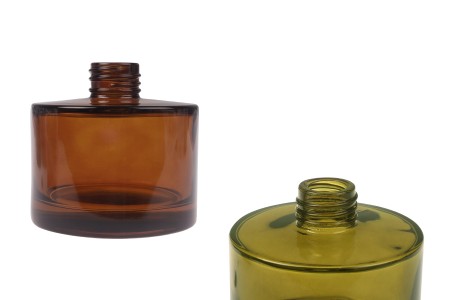 Cilindrična staklena bočica od 200 mL u karamel ili maslinasto zelenoj boji, pogodna za osveživač prostora-slika_proizvoda