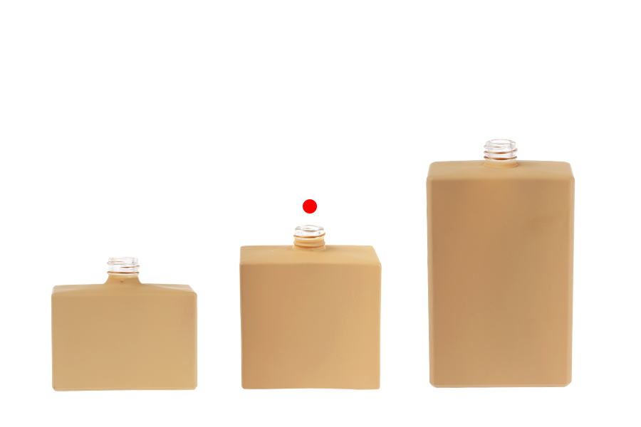 Staklena bočica za parfem 50 mL (15/400) pravougaonog oblika i gumirane bež boje-grupa_slika