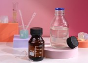 Graduisana staklena boca od 250 ml sa crnim plastičnim poklopcem-grupa_slika