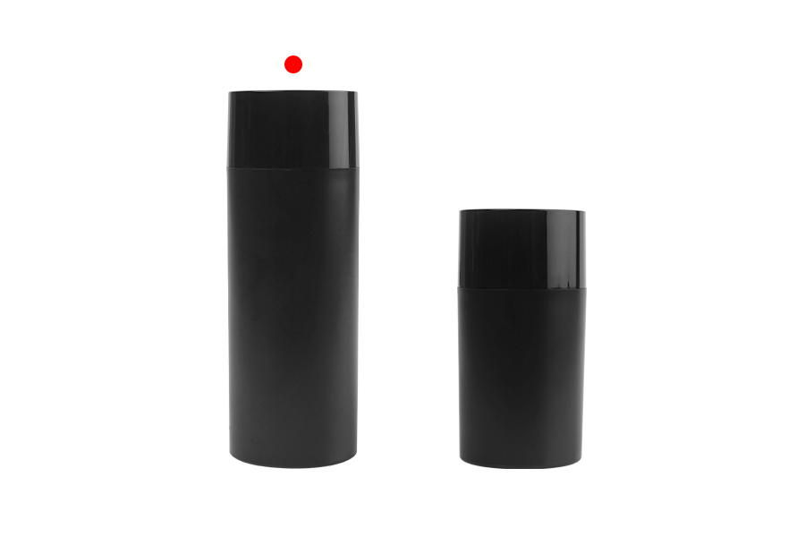 Crna bočica 30 mL (44x122 mm) sa rupicama i poklopcem Crna bočica 30 mL (44x122 mm) sa rupicama i poklopcem