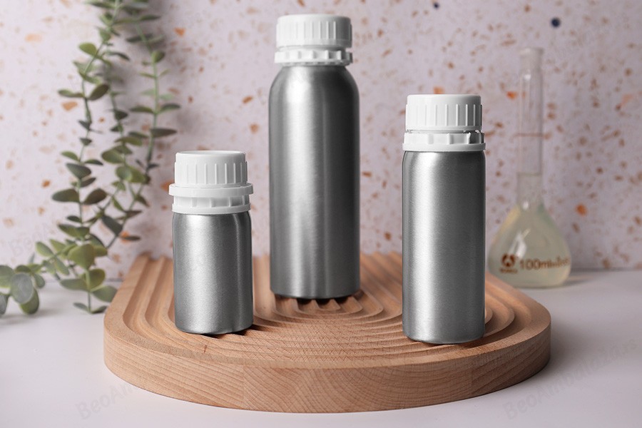 Aluminijumska bočica od 100 mL za čuvanje esencija, parfema i alkoholnih rastvora sa čepom i plastičnim belim zaštitnim zatvaračem-grupa_slika