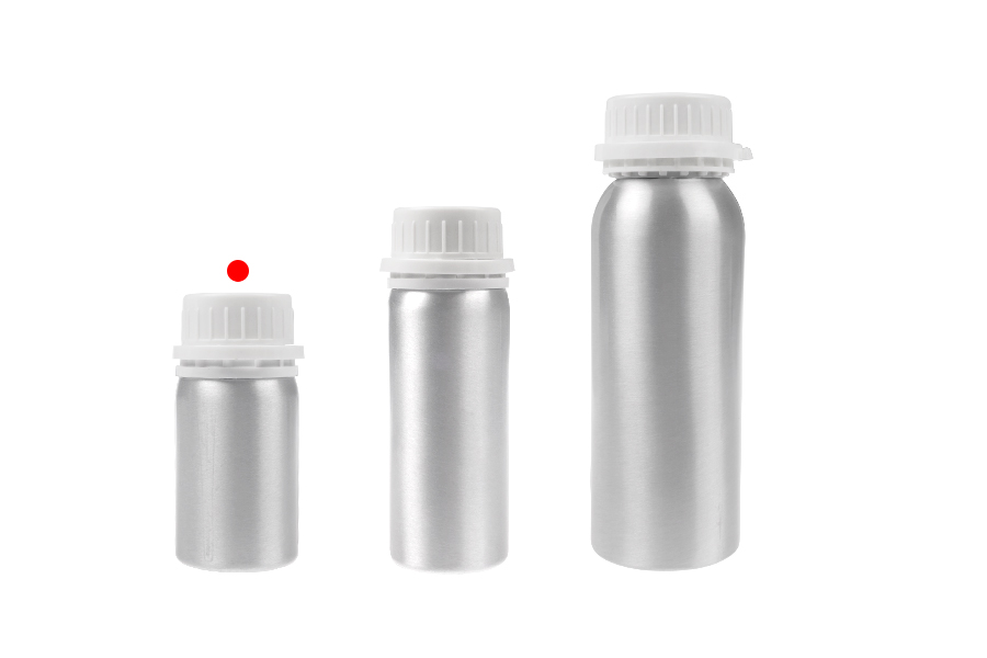 Aluminijumska bočica od 50 mL za čuvanje esencija, parfema i alkoholnih rastvora sa čepom i plastičnim belim zaštitnim zatvaračem Aluminijumska bočica od 50 mL za čuvanje esencija, parfema i alkoholnih rastvora sa čepom i plastičnim belim zaštitnim zatvaračem