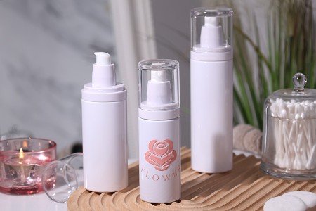 Plastična (PET) bela bočica 100 mL sa raspršivačem i providnim poklopcem-grupa_slika
