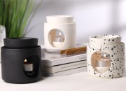 Keramički osveživač prostora 95x100 mm sa keramičkom kašičicom za voskove i ulja, u beloj i crnoj boji-grupa_slika
