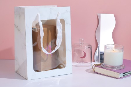 Papirna poklon kesa 180x130x250 mm sa prozorom i trakom za ručku - 12 kom-grupa_slika