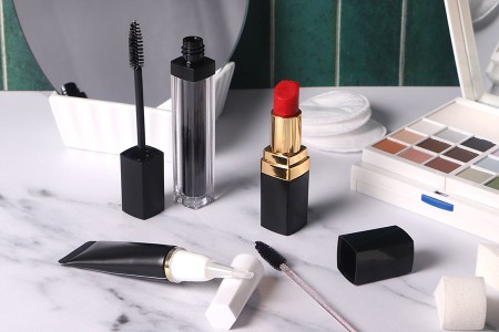 Crna tubica za karmin sa zlatnim detaljem - 5 kom-grupa_slika