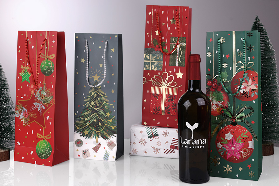 Božićna papirna kesa za flaše vina 120x80x360mm (210 g) - 12 kom u raznim dezenima-