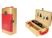 Luksuzna kutija za dve vinske flaše sa dodacima i kožnom presvlakom u zlatnoj i crvenoj boji-slika_proizvoda