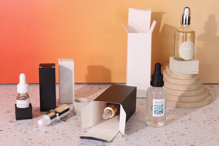 Crna papirna kutija za pakovanje 55x55x125 mm sa unutrašnjim penastim uloškom za bočice etarskog ulja od 50 mL - 20 kom-grupa_slika