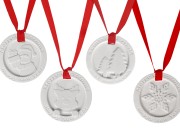 Gipsani viseći osveživač prostora u raznim Božićnim dizajnima 62x10 mm sa trakom (sa mirisom)-slika_proizvoda