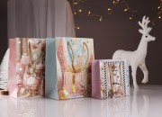 Božićna papirna poklon-kesa 150x60x145 mm sa ručkom od kanapa – 12 komada, različiti dezeni-grupa_slika