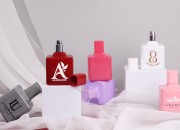 Staklena bočica za parfem 100 mL u raznim bojama sa sprejom i zatvaračem Staklena bočica za parfem 100 mL u raznim bojama sa sprejom i zatvaračem