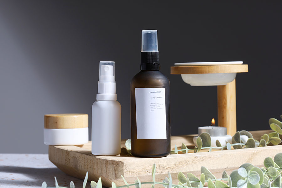 Plastični sprej 18/410 sa sigurnosnim zatvaranjem i providnim plastičnim poklopcem-grupa_slika