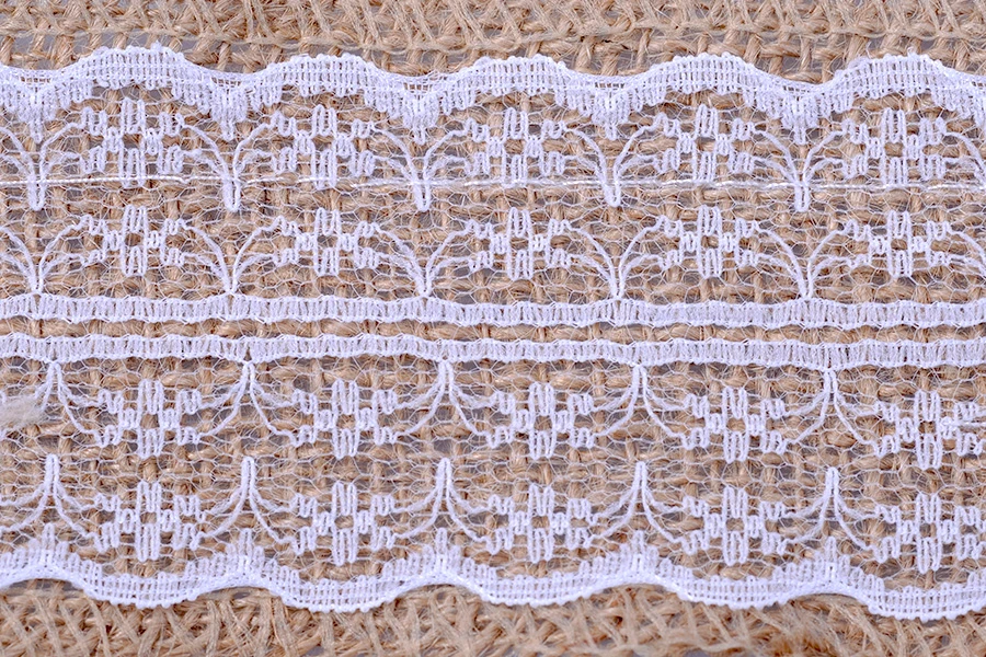 Traka od jute sa čipkom, 65 mm (1 komad je 5m) Traka od jute sa čipkom, 65 mm (1 komad je 5m)