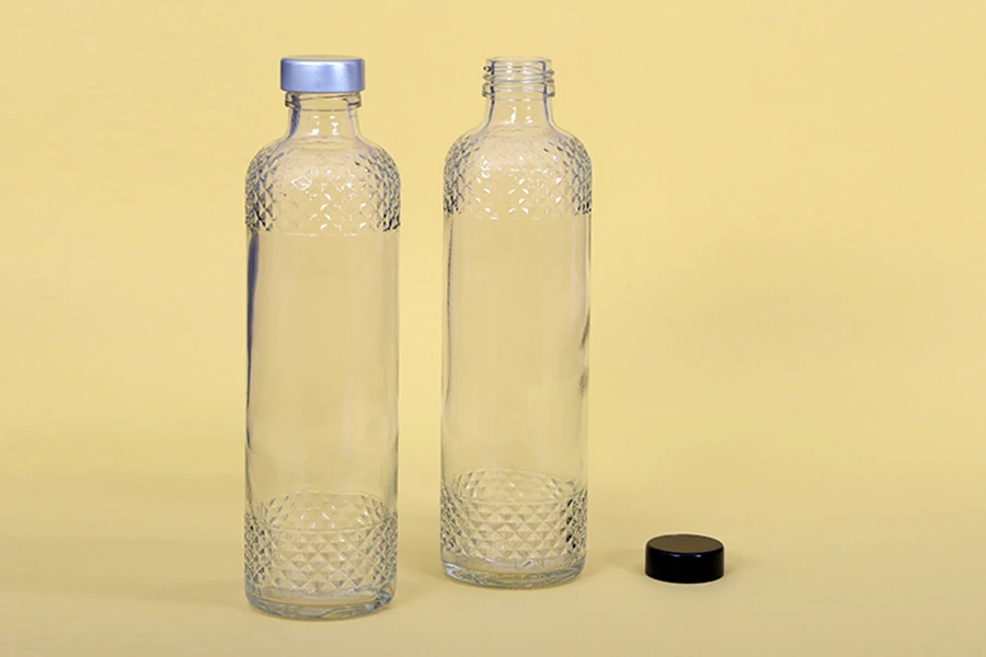 Staklena providna flaša 330mL sa reljefastim detaljima