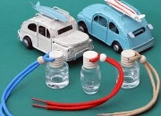 Bočica za osveživač automobila 10mL, cilindrična sa plastičnim čepom, drvenim zatvaračem i zakačkom - 25 kom Bočica za osveživač automobila 10mL, cilindrična sa plastičnim čepom, drvenim zatvaračem i zakačkom - 25 kom