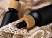 Staklena crna bočica od peskiranog stakla za etarska ulja 30mL, sa grlom PP18