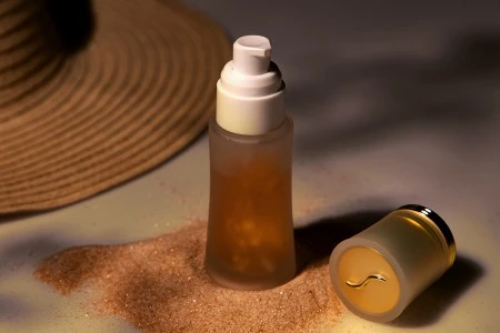 Staklena bočica od peskiranog stakla 50mL, za kreme sa pumpicom i zlatnim zatvaračem-6