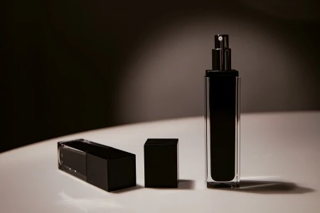 Luksuzna crna bočica 100mL sa pumpicom i zatvaračem-8