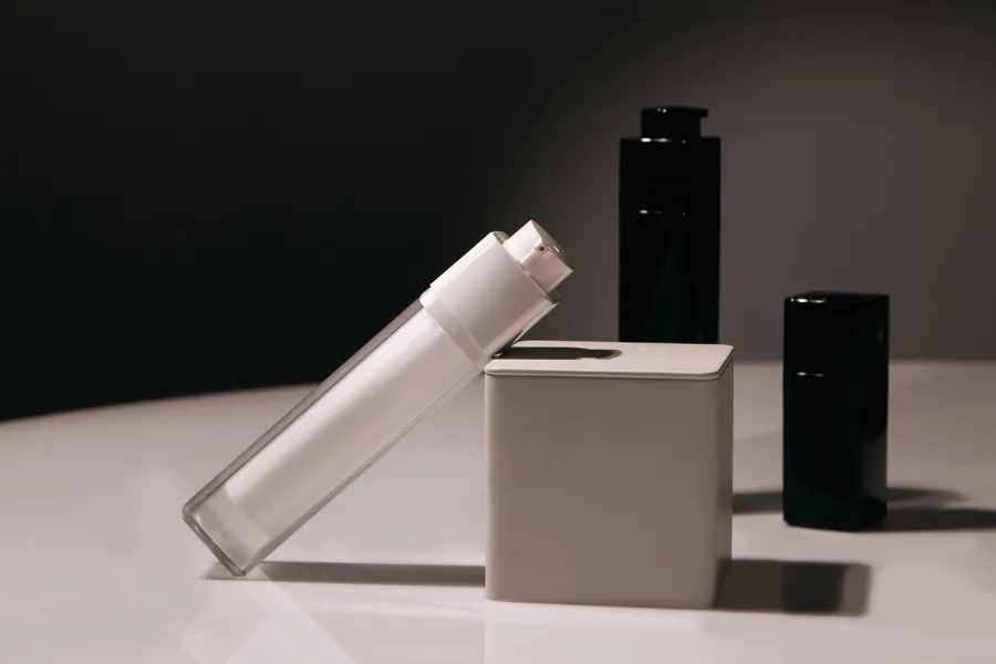 Akrilna Airless bočica 15mL sa pumpicom, u crnoj boji - 5 kom Akrilna Airless bočica 15mL sa pumpicom, u crnoj boji - 5 kom