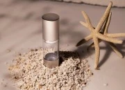 Airless akrilna bočica 30mL za kreme sa aluminijumskom osnovom i zatvaračem u 2 boje Airless akrilna bočica 30mL za kreme sa aluminijumskom osnovom i zatvaračem u 2 boje