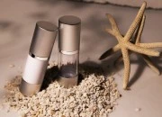Airless plastična bela bočica 30mL za kreme sa aluminijumskom osnovom i zatvaračem u MAT srebrnoj boji Airless plastična bela bočica 30mL za kreme sa aluminijumskom osnovom i zatvaračem u MAT srebrnoj boji