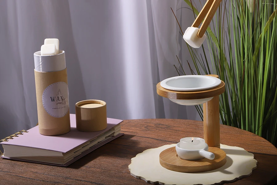 Drveni osveživač prostora sa keramičkom posudom za aromatične voskove ili ulja i sa keramičkom kašičicom za svećicu-grupa_slika