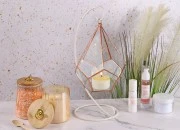 Stakleni ukrasni svećnjak koji se kači, sa metalnim postoljem-grupa_slika