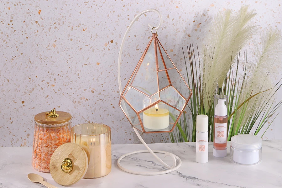 Stakleni ukrasni svećnjak koji se kači, sa metalnim postoljem-grupa_slika