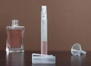 Staklena bočica 8mL, sa sprejom za parfeme-grupa_slika