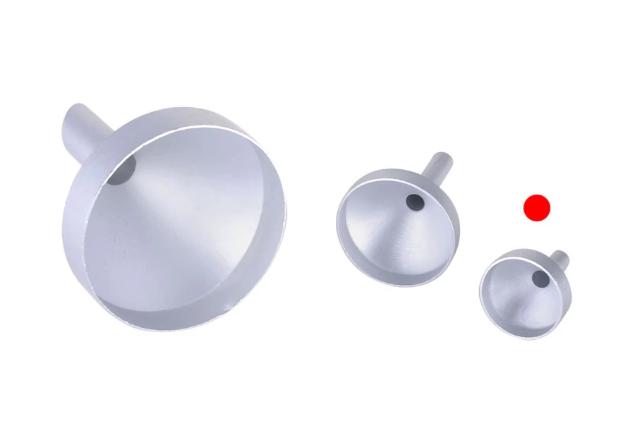 Aluminijumski levak u MAT srebrnoj boji sa prečnikom 17 mm (u donjem delu 4 mm) Aluminijumski levak u MAT srebrnoj boji sa prečnikom 17 mm (u donjem delu 4 mm)