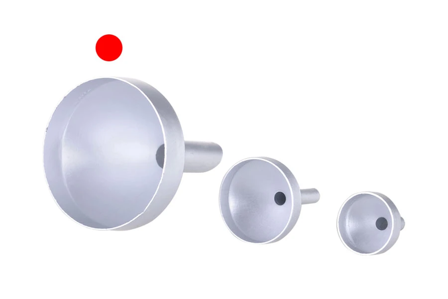 Aluminijumski levak u MAT srebrnoj boji sa prečnikom 44 mm ( donji deo 10 mm ) Aluminijumski levak u MAT srebrnoj boji sa prečnikom 44 mm ( donji deo 10 mm )