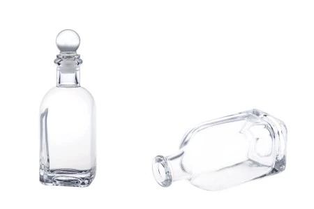 Staklena četvrtasta bočica 100mL-3