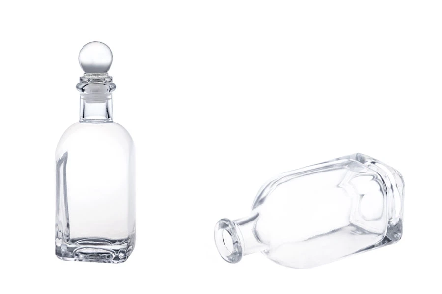 Staklena četvrtasta bočica 100mL Staklena četvrtasta bočica 100mL