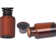Farmaceutska staklena flašica 125mL, smeđe boje sa staklenim zatvaračem Farmaceutska staklena flašica 125mL, smeđe boje sa staklenim zatvaračem