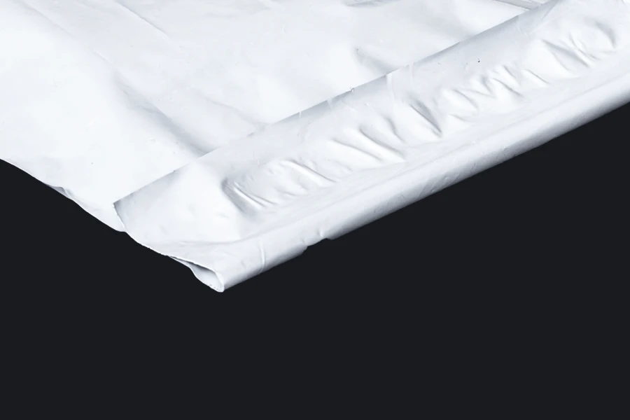 Plastična bela PE kesa 380x520mm sa samolepljivim zatvaranjem, za slanje poštom - 100 kom-