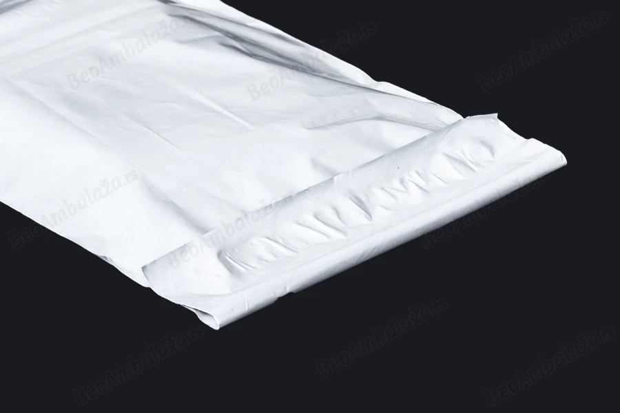 Plastična bela PE kesa 250x350mm (za A4 format) sa samolepljivim zatvaranjem, za slanje poštom - 100 kom-