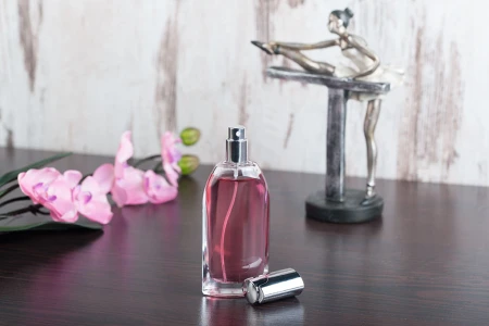 Staklena flašica 45mL sa aluminijumskim srebrnim sprejom i zatvaračem-3